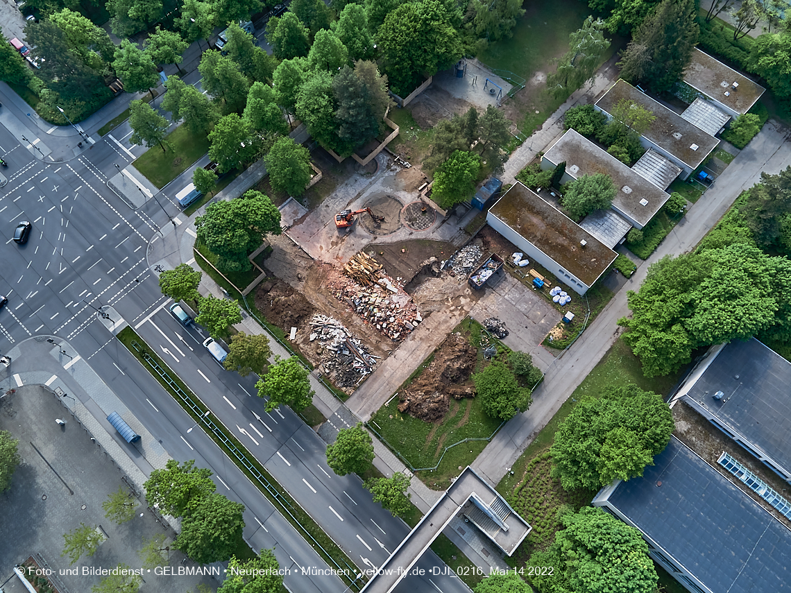 14.05.2022 - Luftbilder von der Baustelle Haus für Kinder in Neuperlach